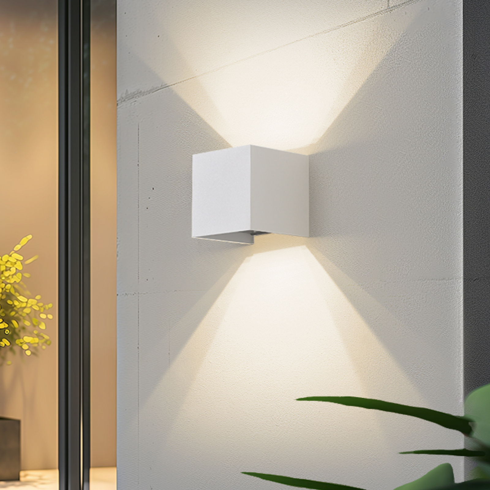 "Lindby" išmanusis LED lauko sieninis šviestuvas Dara, 10 cm, baltas, CCT Tuya